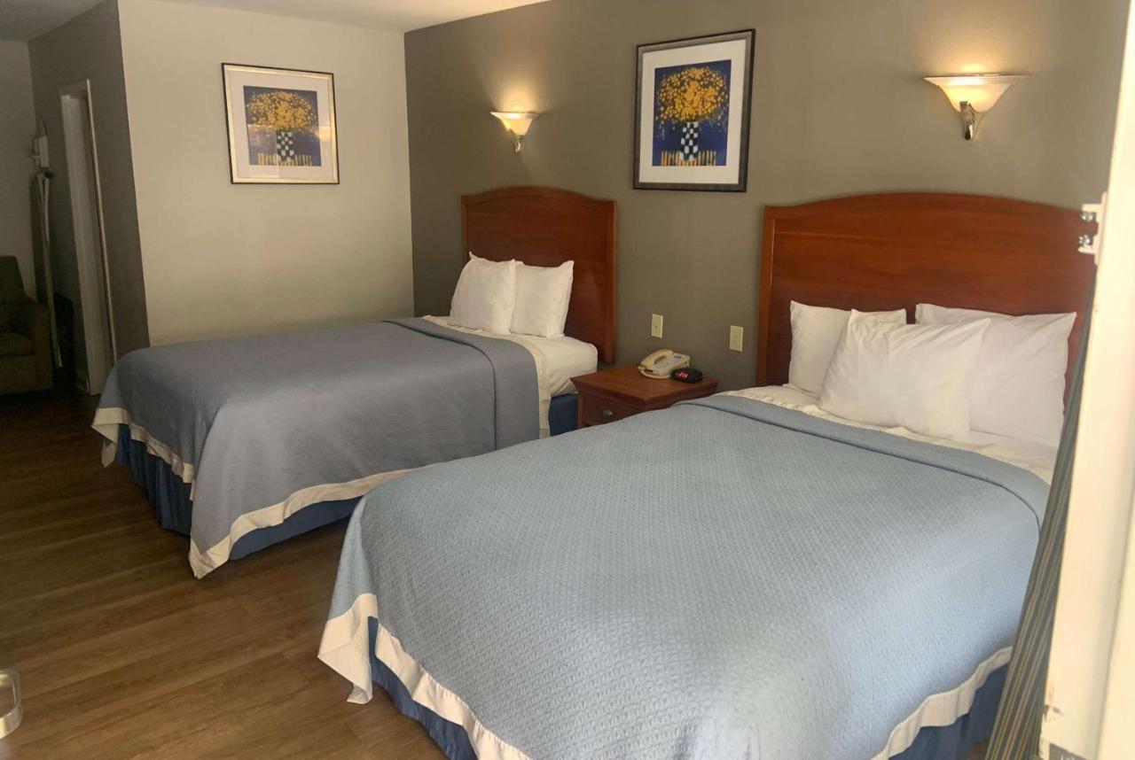 Days Inn By Wyndham Elmsford Exterior photo