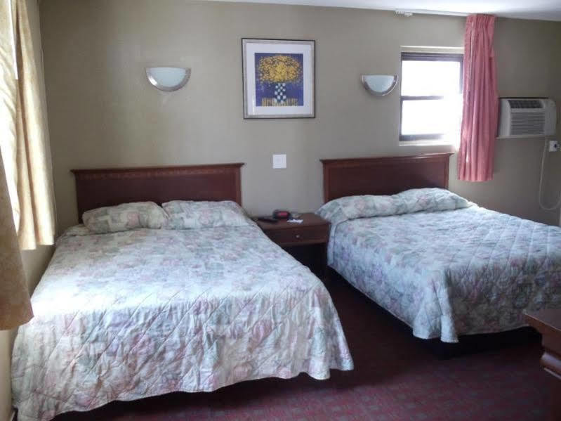 Days Inn By Wyndham Elmsford Exterior photo