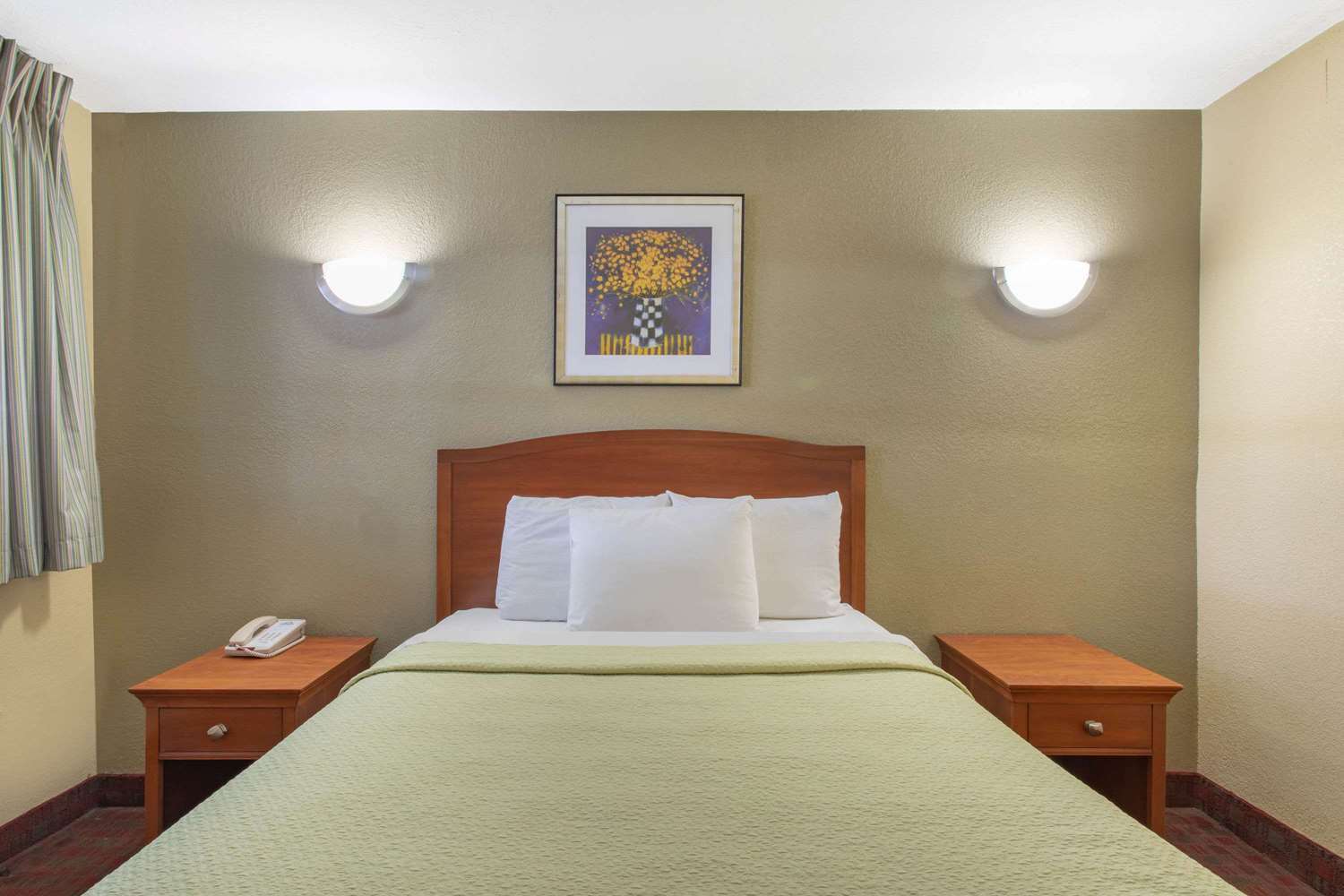 Days Inn By Wyndham Elmsford Exterior photo